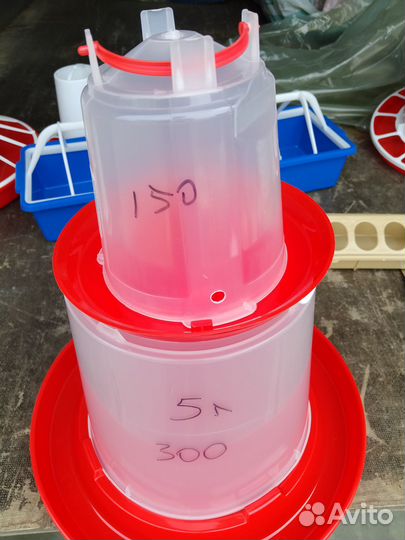 Кормушки и поилки для животных