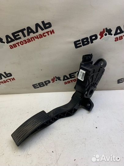 Педаль газа Hyundai Solaris седан 1.4 G4FA 2013