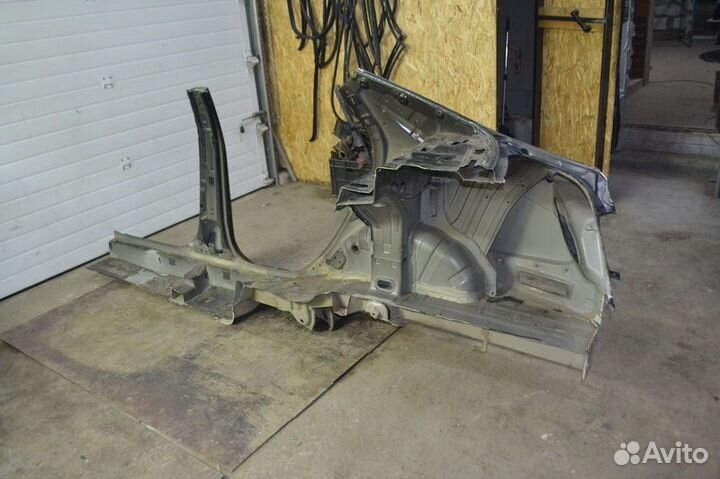 Hyundai Solaris Крыло заднее правое с порогом