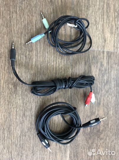 Разные виды кабелей с разъёмами