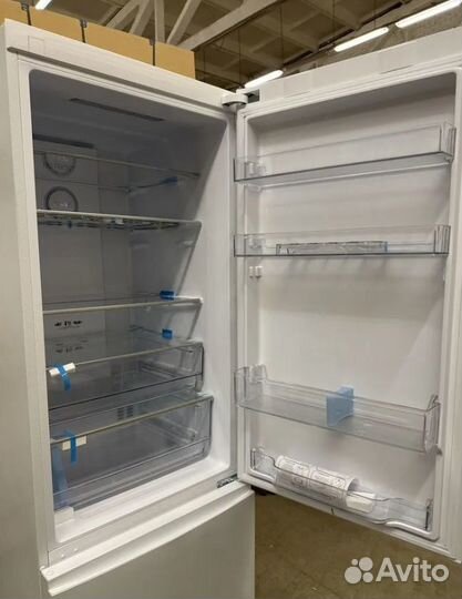 Холодильник Haier, белый на 364 литра