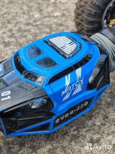 Радиоуправляемая машинка перевертыш-трансформер