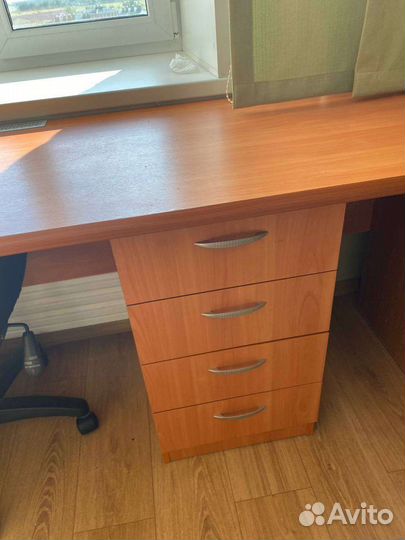 Письменный стол для школьника бу угловой