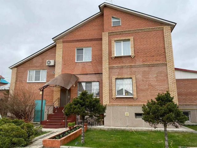 Дом 270 м² на участке 14 сот.