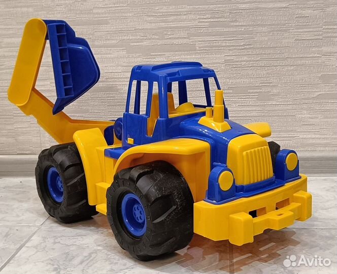 Детский трактор большой