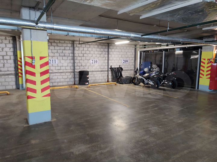 Машиноместо, 10 м²