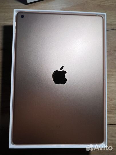 Apple iPad 7-го поколения 2019 золотой