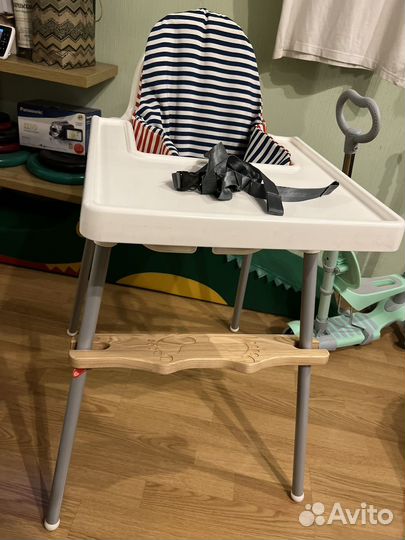 Стульчик для кормления IKEA с подножкой