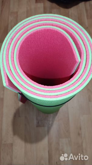 Коврик для подходит для упражнений на полу и йоги