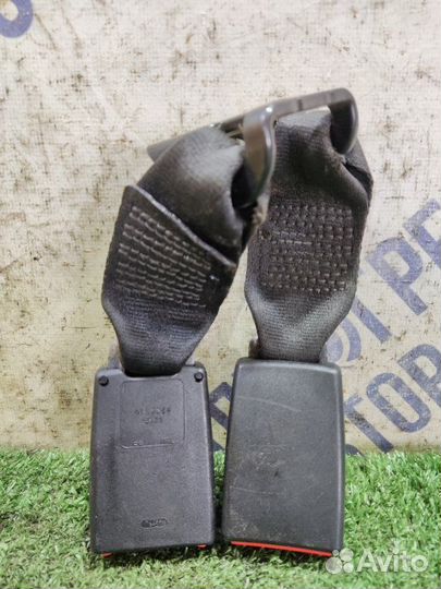 Ответная часть ремня безопасности Toyota Avensis