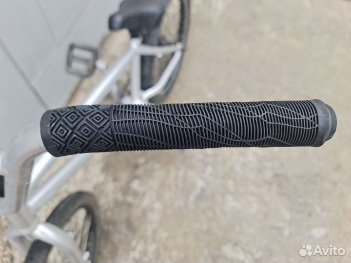 Трюковой велосипед BMX