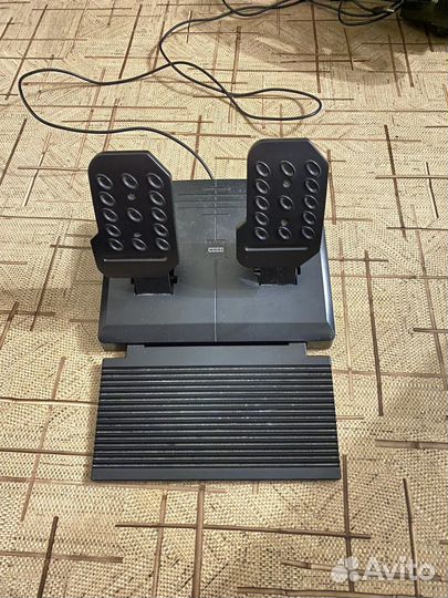 Игровой руль с педалями