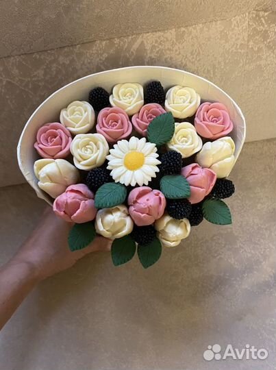Цветы ручной работы из шоколада, а так же воздушны