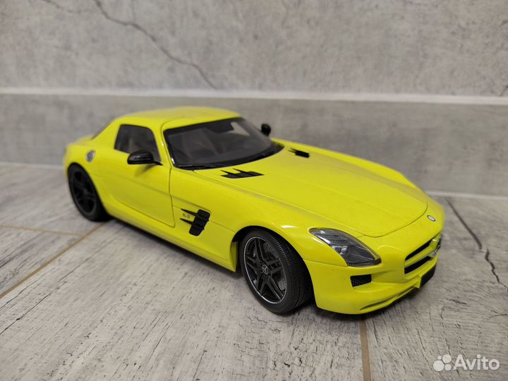 1:18 Mercedes Benz SLS AMG 2010 Minichamps