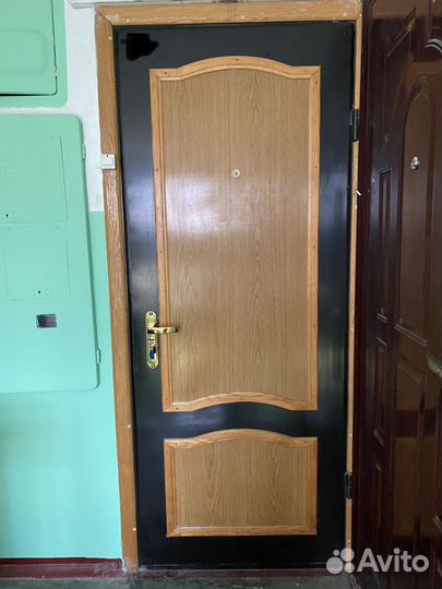 Дверь входная металлическая правая бу