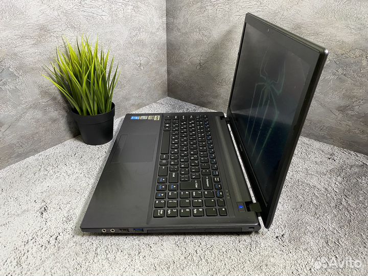 Быстрый ноутбук dexp 2 видеокарты/SSD/8 gb