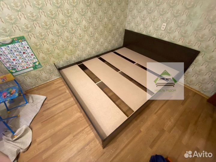 Кровать