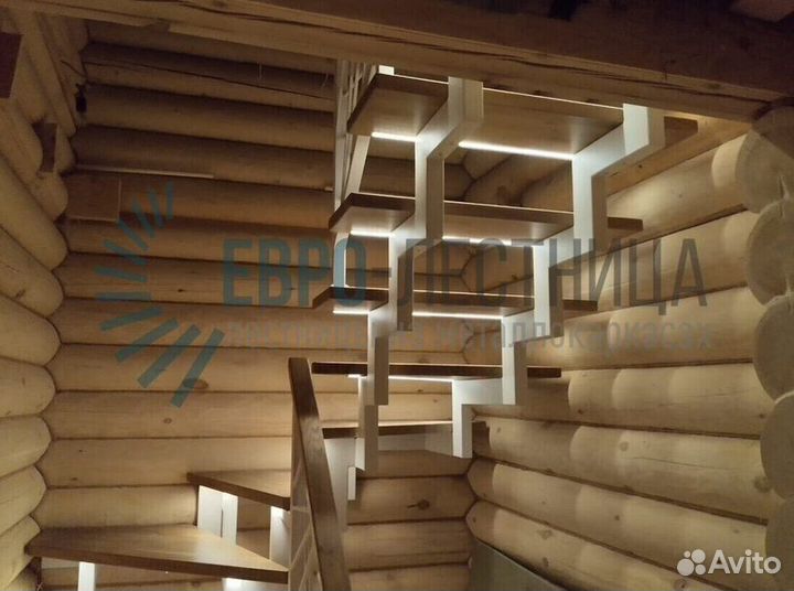 Лестница со светлыми перилами бук