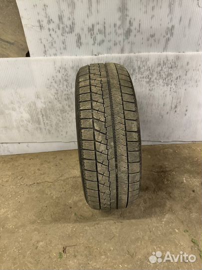 Bridgestone Blizzak VRX 225/60 R17