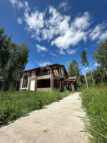 Коттедж 400 м² на участке 10 сот.