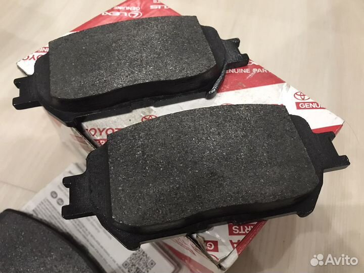 Тормозные колодки передние Toyota Camry 30/Mark X