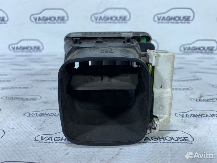 Дефлектор воздуховода правый Volkswagen Passat B5