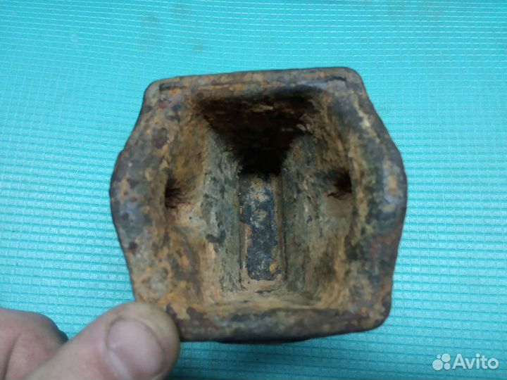 Зуб от ковша экскаватора японский ископаемый