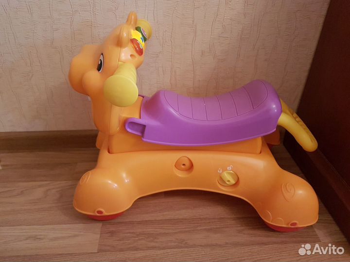 Машинка-каталка для первых шагов