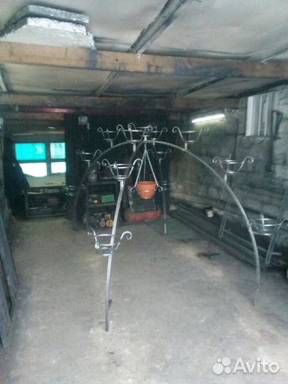 Уличная подставка для цветов