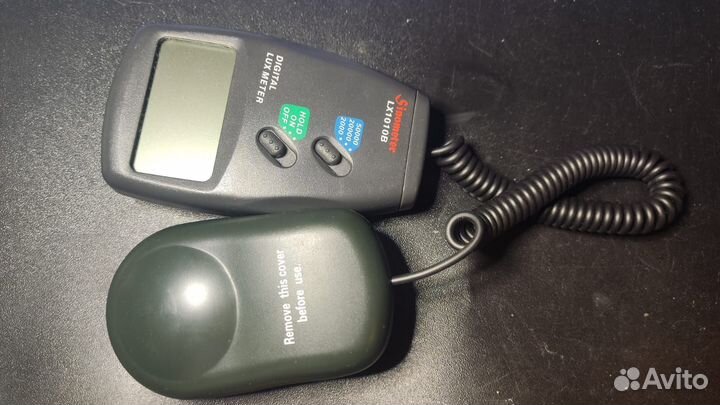 Люксметр цифровой с выносным датчиком LX1010B