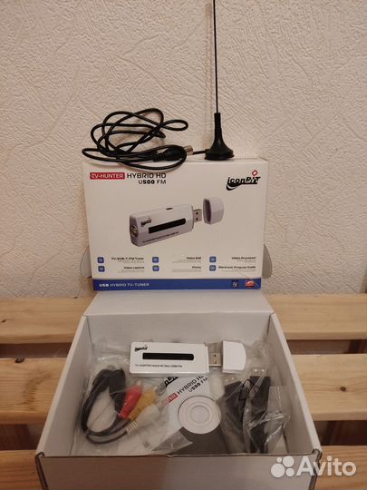TV-тюнер iconBIT TV-hunter Hybrid HD Stick U500 FM