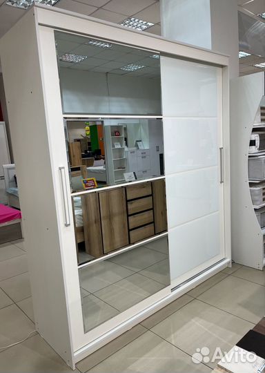 Шкаф купе с зеркалом