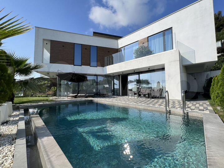 Коттедж 259 м² на участке 4 сот.