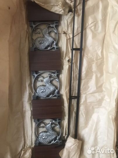 Вешалка настенная металлическая