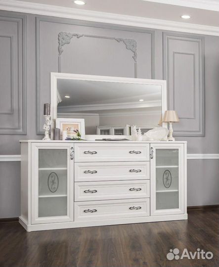 Комод с зеркалом
