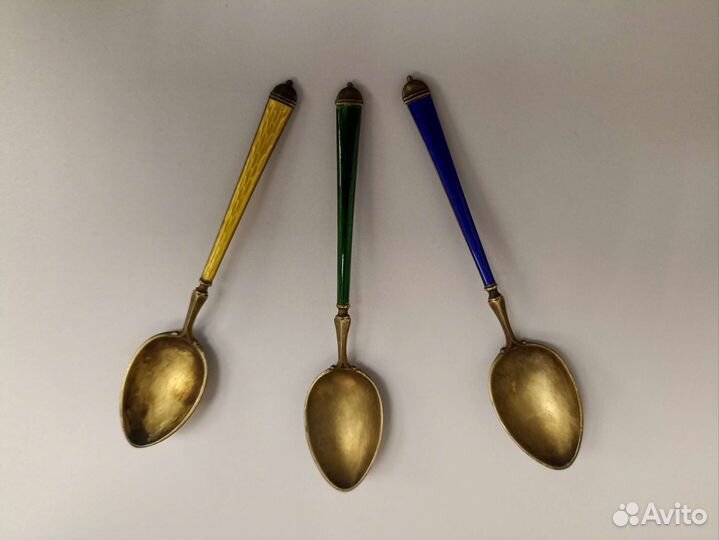 Серебряные кофейные ложки с гильошированной эмалью