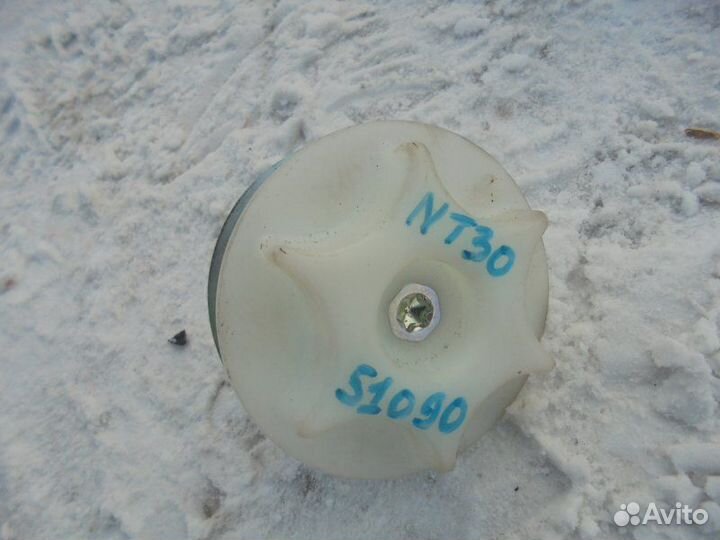 Крепление запасного колеса Nissan Xtrail NT30