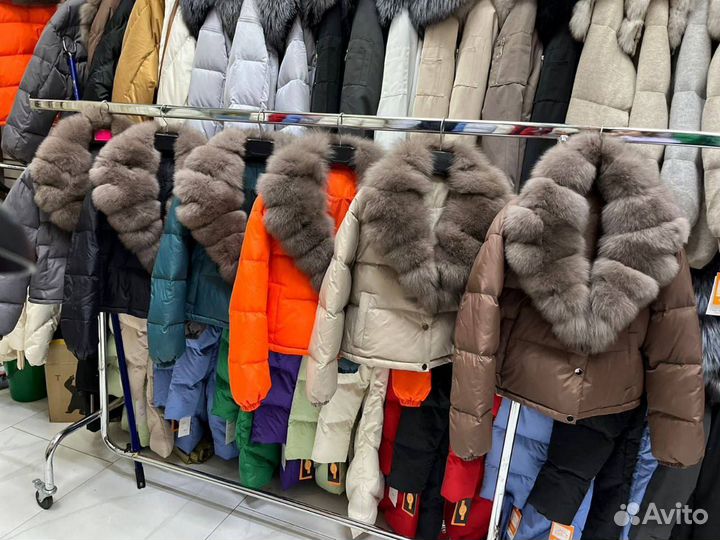 Пуховик с мехом укороченный
