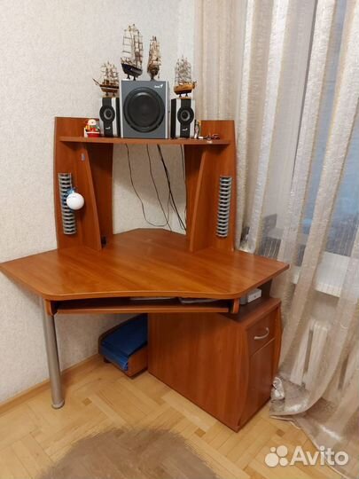 Компьютерный стол