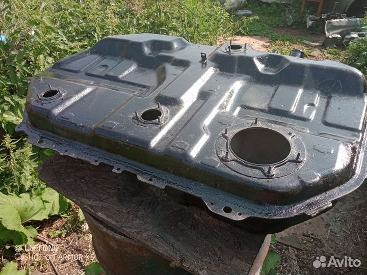 Топливный бак lancer 9