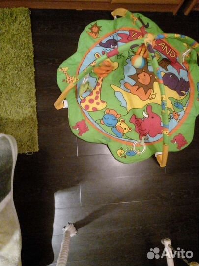 Развивающий коврик с дугами и игрушками