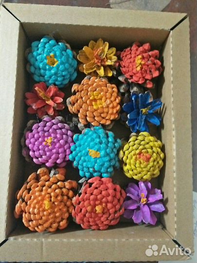 Панно из шишек