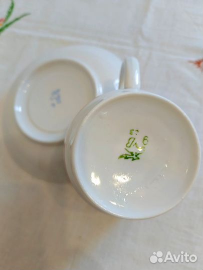 Бокал с блюдцем