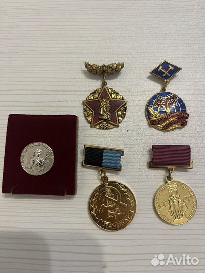 Значки и медали СССР