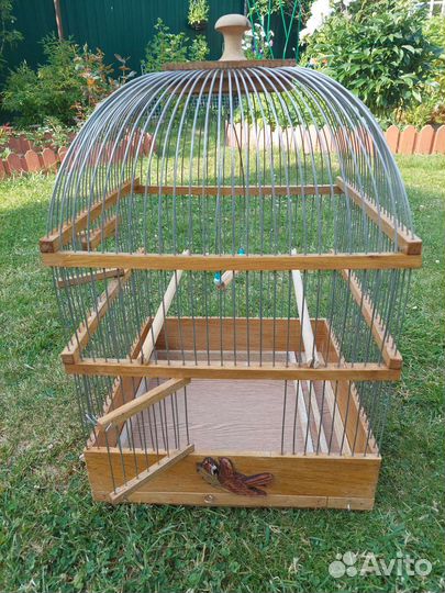 Деревянная клетка для птиц