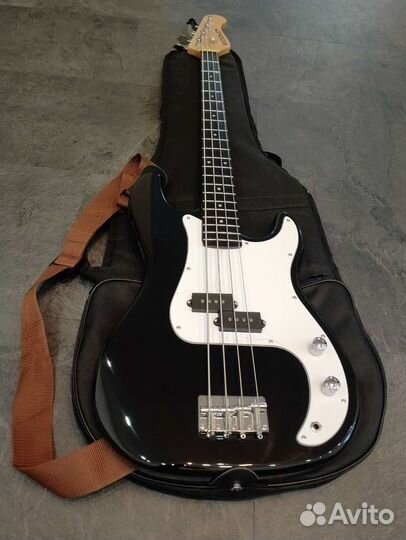 Бас гитара rockdale precision bass