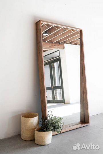Зеркало напольное в деревянной раме