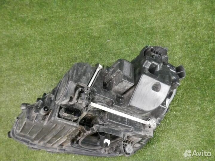 Фара правая Mercedes-Benz E-Class