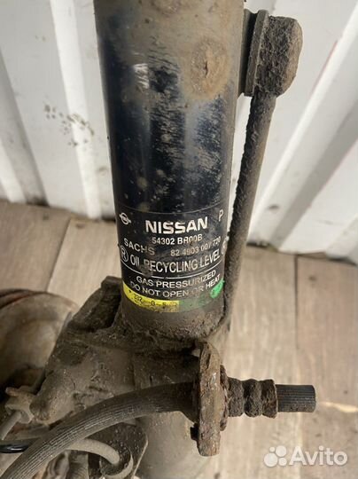 Стойка амортизатора правая Nissan Qashqai J10