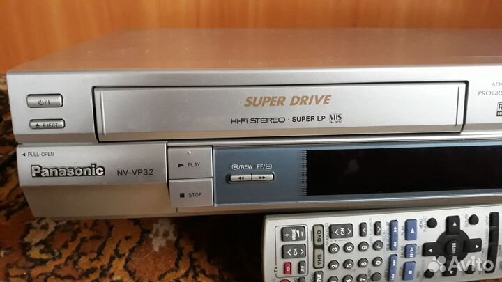 Проигрыватель DVD/CD -Видеомагнитофон 